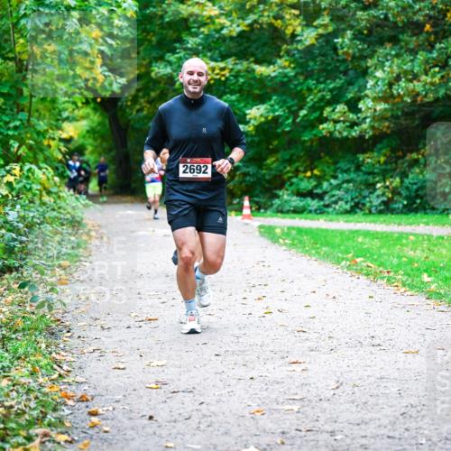 12.10.2025 - Bramfelder Halbmarathon 2025 Dr. Thomas Lammeyer http://msf.ph/oto/9352569 12.10.2025 10:44:07 Laufen 2692 meine-sportfotos.de