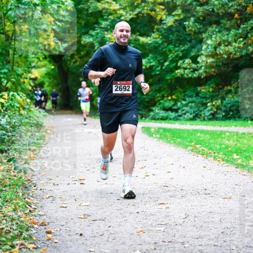 12.10.2025 - Bramfelder Halbmarathon 2025 Dr. Thomas Lammeyer http://msf.ph/oto/9352571 12.10.2025 10:44:08 Laufen 2692 meine-sportfotos.de