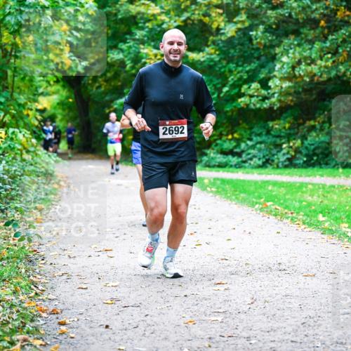 12.10.2025 - Bramfelder Halbmarathon 2025 Dr. Thomas Lammeyer http://msf.ph/oto/9352572 12.10.2025 10:44:08 Laufen 2692 meine-sportfotos.de