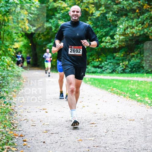 12.10.2025 - Bramfelder Halbmarathon 2025 Dr. Thomas Lammeyer http://msf.ph/oto/9352573 12.10.2025 10:44:08 Laufen 2692 meine-sportfotos.de