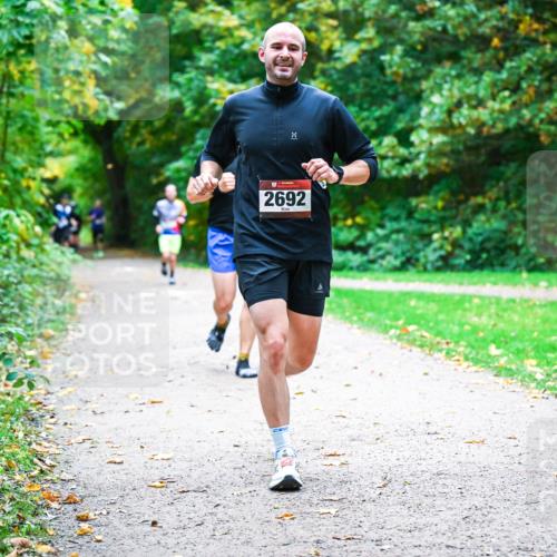 12.10.2025 - Bramfelder Halbmarathon 2025 Dr. Thomas Lammeyer http://msf.ph/oto/9352574 12.10.2025 10:44:08 Laufen 2692 meine-sportfotos.de