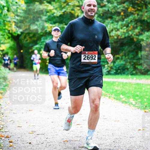 12.10.2025 - Bramfelder Halbmarathon 2025 Dr. Thomas Lammeyer http://msf.ph/oto/9352577 12.10.2025 10:44:08 Laufen 34, 2692 meine-sportfotos.de