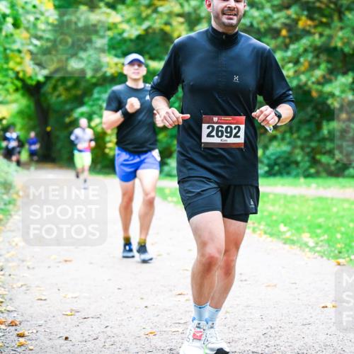 12.10.2025 - Bramfelder Halbmarathon 2025 Dr. Thomas Lammeyer http://msf.ph/oto/9352578 12.10.2025 10:44:09 Laufen 34, 2692 meine-sportfotos.de