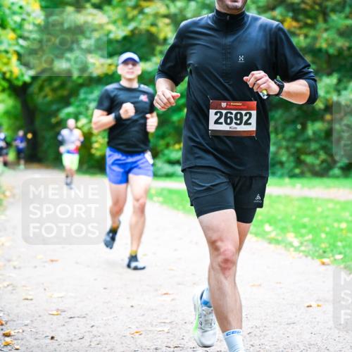12.10.2025 - Bramfelder Halbmarathon 2025 Dr. Thomas Lammeyer http://msf.ph/oto/9352579 12.10.2025 10:44:09 Laufen 34, 2692 meine-sportfotos.de