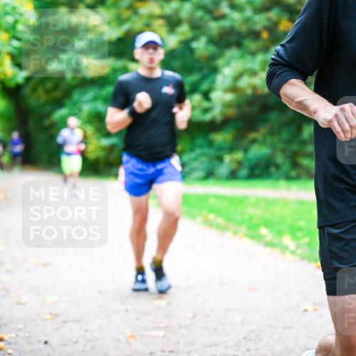 12.10.2025 - Bramfelder Halbmarathon 2025 Dr. Thomas Lammeyer http://msf.ph/oto/9352580 12.10.2025 10:44:09 Laufen 2692 meine-sportfotos.de