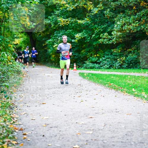 12.10.2025 - Bramfelder Halbmarathon 2025 Dr. Thomas Lammeyer http://msf.ph/oto/9352584 12.10.2025 10:44:11 Laufen 2417 meine-sportfotos.de