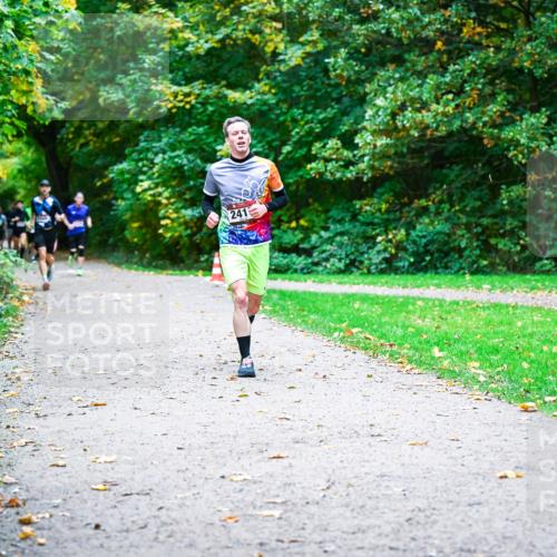 12.10.2025 - Bramfelder Halbmarathon 2025 Dr. Thomas Lammeyer http://msf.ph/oto/9352592 12.10.2025 10:44:12 Laufen 2413 meine-sportfotos.de