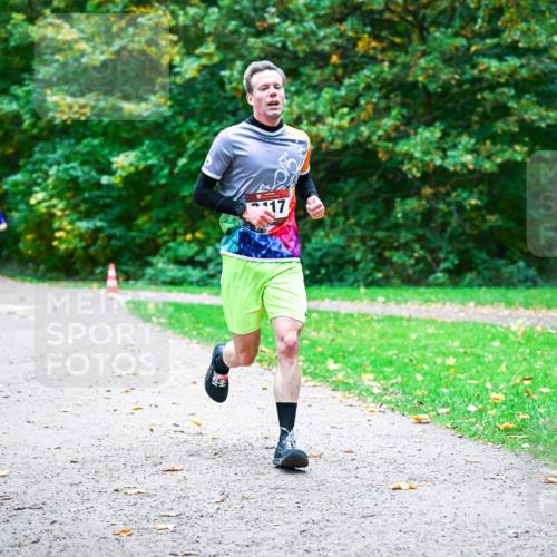 12.10.2025 - Bramfelder Halbmarathon 2025 Dr. Thomas Lammeyer http://msf.ph/oto/9352599 12.10.2025 10:44:13 Laufen 17 meine-sportfotos.de