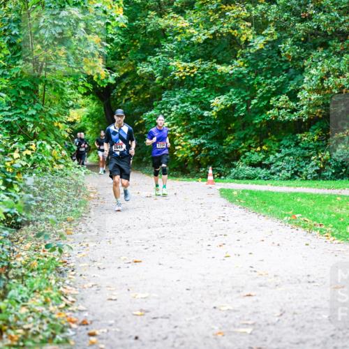 12.10.2025 - Bramfelder Halbmarathon 2025 Dr. Thomas Lammeyer http://msf.ph/oto/9352603 12.10.2025 10:44:15 Laufen 2948, 2948, 2258 meine-sportfotos.de