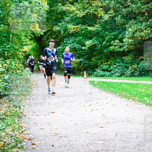 12.10.2025 - Bramfelder Halbmarathon 2025 Dr. Thomas Lammeyer http://msf.ph/oto/9352610 12.10.2025 10:44:16 Laufen 243, 2948, 2258 meine-sportfotos.de