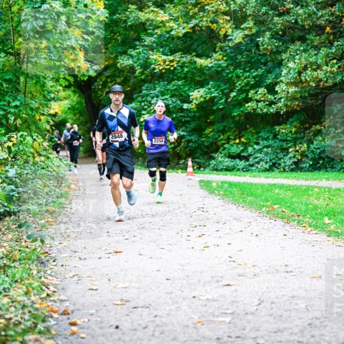 12.10.2025 - Bramfelder Halbmarathon 2025 Dr. Thomas Lammeyer http://msf.ph/oto/9352611 12.10.2025 10:44:17 Laufen 2948, 2258 meine-sportfotos.de