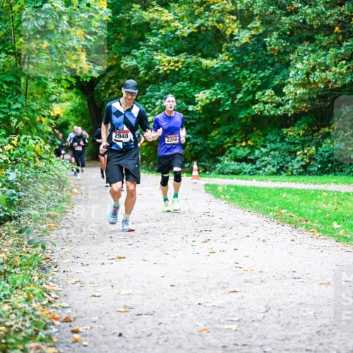 12.10.2025 - Bramfelder Halbmarathon 2025 Dr. Thomas Lammeyer http://msf.ph/oto/9352614 12.10.2025 10:44:17 Laufen 2948, 2258 meine-sportfotos.de