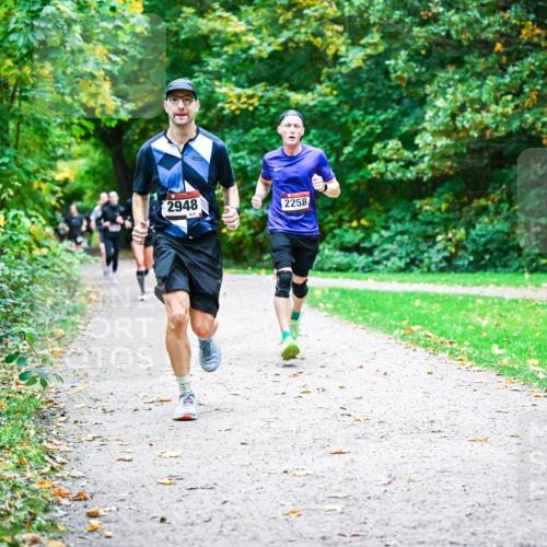 12.10.2025 - Bramfelder Halbmarathon 2025 Dr. Thomas Lammeyer http://msf.ph/oto/9352622 12.10.2025 10:44:18 Laufen 2948, 2258 meine-sportfotos.de