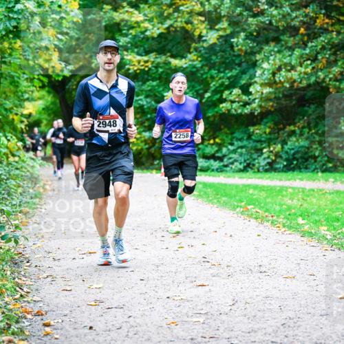 12.10.2025 - Bramfelder Halbmarathon 2025 Dr. Thomas Lammeyer http://msf.ph/oto/9352623 12.10.2025 10:44:18 Laufen 2948, 51, 2258 meine-sportfotos.de
