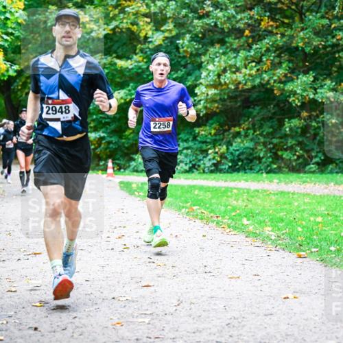 12.10.2025 - Bramfelder Halbmarathon 2025 Dr. Thomas Lammeyer http://msf.ph/oto/9352625 12.10.2025 10:44:19 Laufen 2948, 2258 meine-sportfotos.de