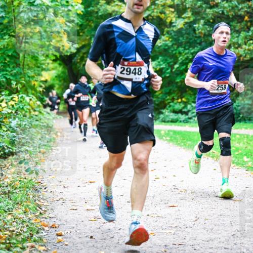 12.10.2025 - Bramfelder Halbmarathon 2025 Dr. Thomas Lammeyer http://msf.ph/oto/9352628 12.10.2025 10:44:19 Laufen 2948, 258 meine-sportfotos.de