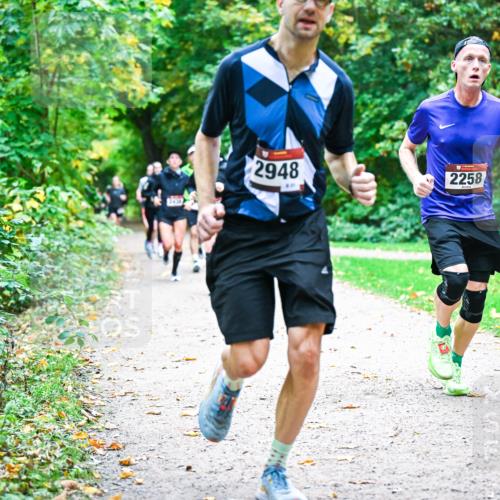 12.10.2025 - Bramfelder Halbmarathon 2025 Dr. Thomas Lammeyer http://msf.ph/oto/9352629 12.10.2025 10:44:19 Laufen 2948, 2258 meine-sportfotos.de