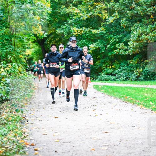 12.10.2025 - Bramfelder Halbmarathon 2025 Dr. Thomas Lammeyer http://msf.ph/oto/9352639 12.10.2025 10:44:21 Laufen 2438, 549, 2897, 2184 meine-sportfotos.de