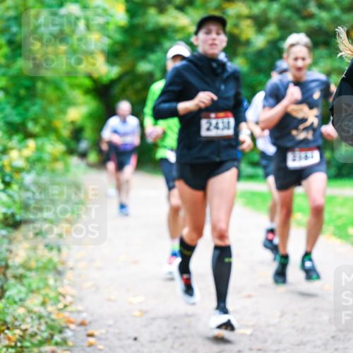 12.10.2025 - Bramfelder Halbmarathon 2025 Dr. Thomas Lammeyer http://msf.ph/oto/9352654 12.10.2025 10:44:23 Laufen 2434 meine-sportfotos.de