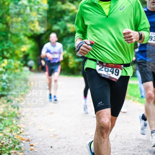 12.10.2025 - Bramfelder Halbmarathon 2025 Dr. Thomas Lammeyer http://msf.ph/oto/9352655 12.10.2025 10:44:25 Laufen 2049, 93 meine-sportfotos.de
