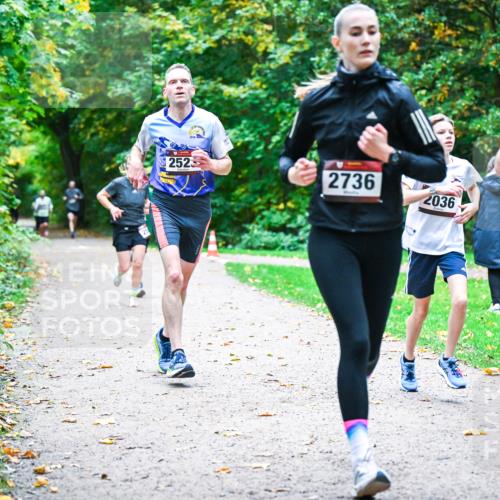 12.10.2025 - Bramfelder Halbmarathon 2025 Dr. Thomas Lammeyer http://msf.ph/oto/9352661 12.10.2025 10:44:26 Laufen 2523, 2736, 2053, 2036 meine-sportfotos.de