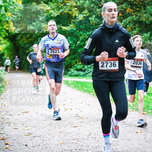 12.10.2025 - Bramfelder Halbmarathon 2025 Dr. Thomas Lammeyer http://msf.ph/oto/9352662 12.10.2025 10:44:26 Laufen 25, 2523, 2736, 2036, 2 meine-sportfotos.de