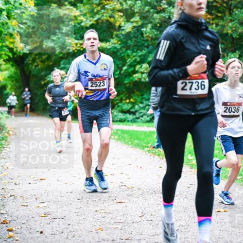 12.10.2025 - Bramfelder Halbmarathon 2025 Dr. Thomas Lammeyer http://msf.ph/oto/9352663 12.10.2025 10:44:26 Laufen 2523, 2736, 2036 meine-sportfotos.de