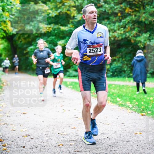 12.10.2025 - Bramfelder Halbmarathon 2025 Dr. Thomas Lammeyer http://msf.ph/oto/9352667 12.10.2025 10:44:27 Laufen 2010, 2523 meine-sportfotos.de