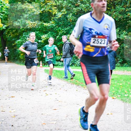 12.10.2025 - Bramfelder Halbmarathon 2025 Dr. Thomas Lammeyer http://msf.ph/oto/9352668 12.10.2025 10:44:27 Laufen 258, 2012, 2523 meine-sportfotos.de
