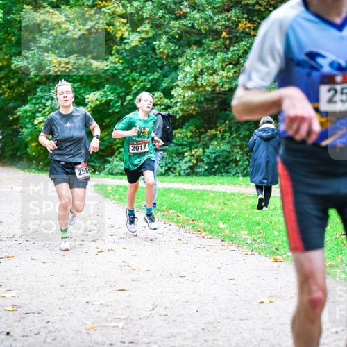 12.10.2025 - Bramfelder Halbmarathon 2025 Dr. Thomas Lammeyer http://msf.ph/oto/9352671 12.10.2025 10:44:28 Laufen 258, 2012, 2523 meine-sportfotos.de