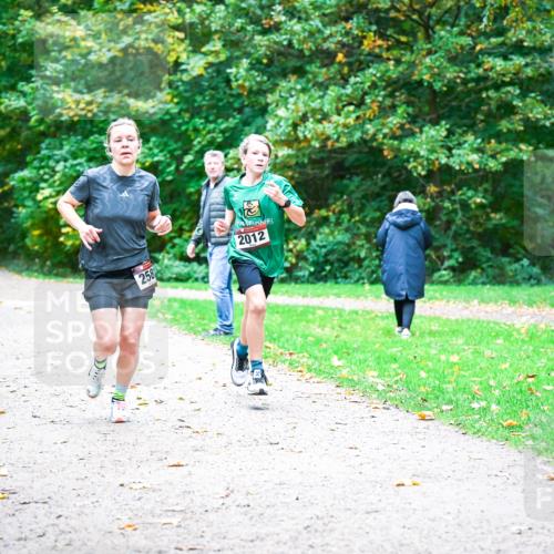 12.10.2025 - Bramfelder Halbmarathon 2025 Dr. Thomas Lammeyer http://msf.ph/oto/9352673 12.10.2025 10:44:28 Laufen 258, 2012 meine-sportfotos.de