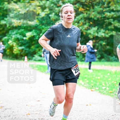 12.10.2025 - Bramfelder Halbmarathon 2025 Dr. Thomas Lammeyer http://msf.ph/oto/9352683 12.10.2025 10:44:29 Laufen 258, 2012 meine-sportfotos.de