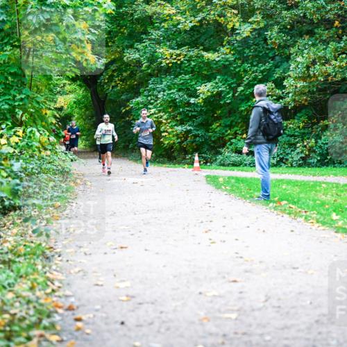 12.10.2025 - Bramfelder Halbmarathon 2025 Dr. Thomas Lammeyer http://msf.ph/oto/9352689 12.10.2025 10:44:31 Laufen 275, 2241 meine-sportfotos.de
