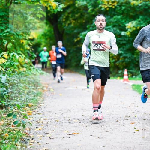 12.10.2025 - Bramfelder Halbmarathon 2025 Dr. Thomas Lammeyer http://msf.ph/oto/9352712 12.10.2025 10:44:35 Laufen 227, 2241 meine-sportfotos.de