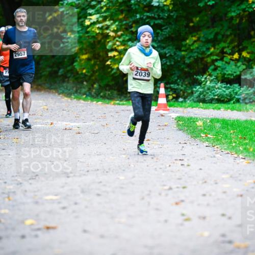 12.10.2025 - Bramfelder Halbmarathon 2025 Dr. Thomas Lammeyer http://msf.ph/oto/9352721 12.10.2025 10:44:38 Laufen 2957, 2039 meine-sportfotos.de