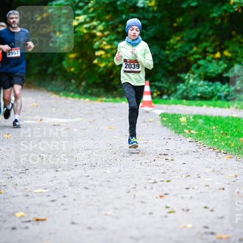 12.10.2025 - Bramfelder Halbmarathon 2025 Dr. Thomas Lammeyer http://msf.ph/oto/9352722 12.10.2025 10:44:38 Laufen 2957, 2039 meine-sportfotos.de