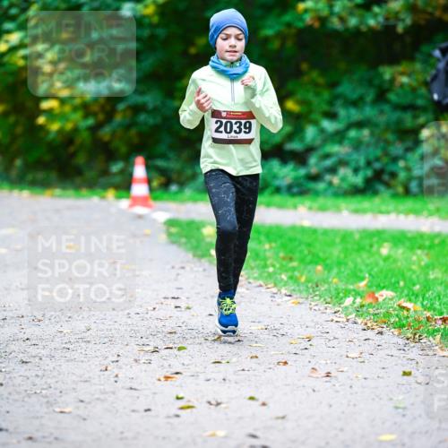 12.10.2025 - Bramfelder Halbmarathon 2025 Dr. Thomas Lammeyer http://msf.ph/oto/9352730 12.10.2025 10:44:39 Laufen 2957, 2039 meine-sportfotos.de
