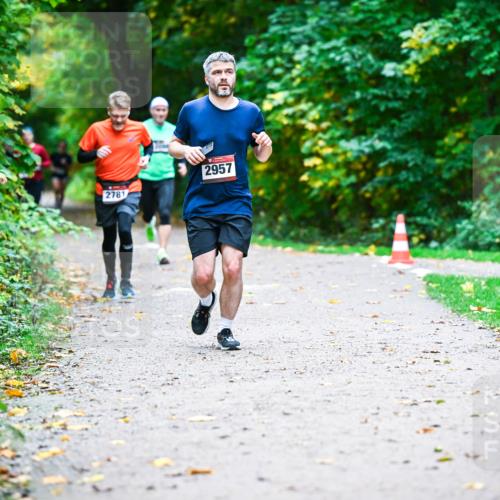 12.10.2025 - Bramfelder Halbmarathon 2025 Dr. Thomas Lammeyer http://msf.ph/oto/9352732 12.10.2025 10:44:40 Laufen 2781, 2957, 2039 meine-sportfotos.de