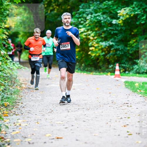 12.10.2025 - Bramfelder Halbmarathon 2025 Dr. Thomas Lammeyer http://msf.ph/oto/9352733 12.10.2025 10:44:40 Laufen 2781, 2957, 203 meine-sportfotos.de