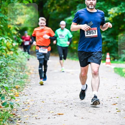 12.10.2025 - Bramfelder Halbmarathon 2025 Dr. Thomas Lammeyer http://msf.ph/oto/9352746 12.10.2025 10:44:42 Laufen 2781, 2957 meine-sportfotos.de