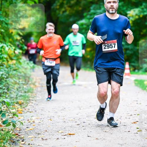 12.10.2025 - Bramfelder Halbmarathon 2025 Dr. Thomas Lammeyer http://msf.ph/oto/9352747 12.10.2025 10:44:42 Laufen 60, 2957 meine-sportfotos.de