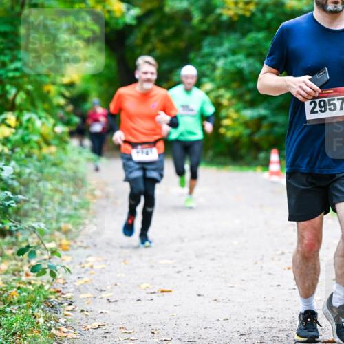 12.10.2025 - Bramfelder Halbmarathon 2025 Dr. Thomas Lammeyer http://msf.ph/oto/9352752 12.10.2025 10:44:43 Laufen 2957 meine-sportfotos.de