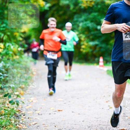 12.10.2025 - Bramfelder Halbmarathon 2025 Dr. Thomas Lammeyer http://msf.ph/oto/9352753 12.10.2025 10:44:43 Laufen 06, 2957 meine-sportfotos.de