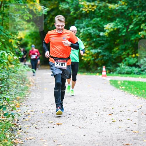 12.10.2025 - Bramfelder Halbmarathon 2025 Dr. Thomas Lammeyer http://msf.ph/oto/9352755 12.10.2025 10:44:44 Laufen 2781 meine-sportfotos.de