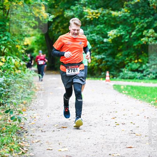12.10.2025 - Bramfelder Halbmarathon 2025 Dr. Thomas Lammeyer http://msf.ph/oto/9352758 12.10.2025 10:44:44 Laufen 2781 meine-sportfotos.de