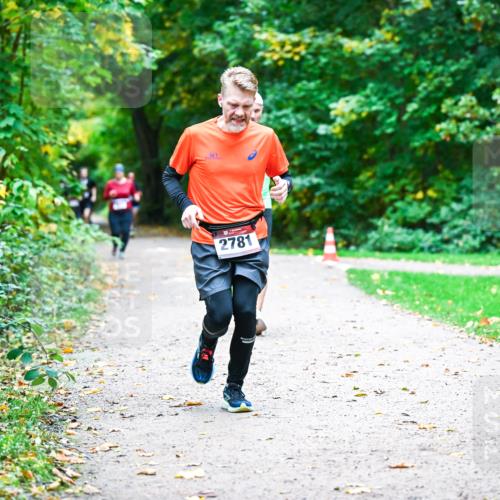12.10.2025 - Bramfelder Halbmarathon 2025 Dr. Thomas Lammeyer http://msf.ph/oto/9352759 12.10.2025 10:44:44 Laufen 2781 meine-sportfotos.de