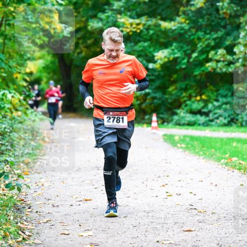 12.10.2025 - Bramfelder Halbmarathon 2025 Dr. Thomas Lammeyer http://msf.ph/oto/9352761 12.10.2025 10:44:44 Laufen 2781 meine-sportfotos.de