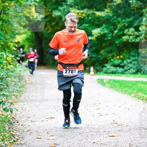 12.10.2025 - Bramfelder Halbmarathon 2025 Dr. Thomas Lammeyer http://msf.ph/oto/9352762 12.10.2025 10:44:44 Laufen 2781 meine-sportfotos.de