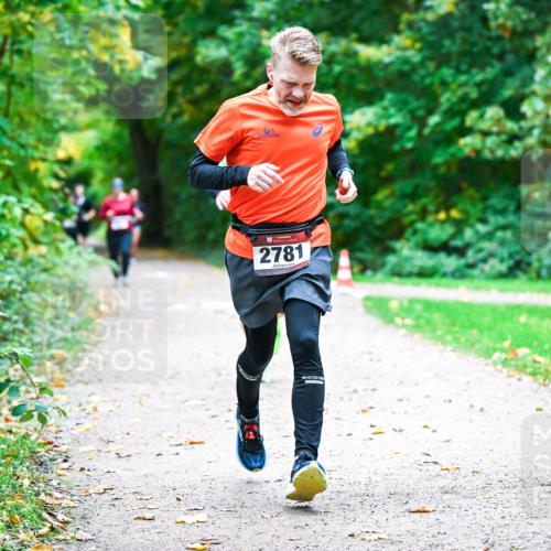 12.10.2025 - Bramfelder Halbmarathon 2025 Dr. Thomas Lammeyer http://msf.ph/oto/9352763 12.10.2025 10:44:45 Laufen 2781 meine-sportfotos.de