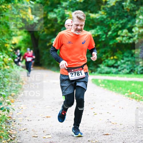 12.10.2025 - Bramfelder Halbmarathon 2025 Dr. Thomas Lammeyer http://msf.ph/oto/9352764 12.10.2025 10:44:45 Laufen 2781 meine-sportfotos.de